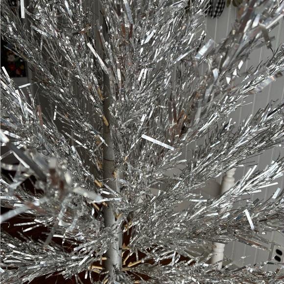 Vintage Aluminum Christmas Tree - Picture 3 of 15